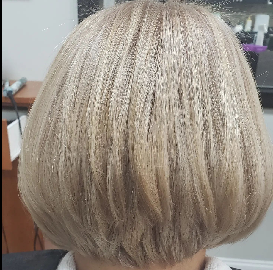 Client hair after treatment by Triny - healthy platinum bob with clean geometry